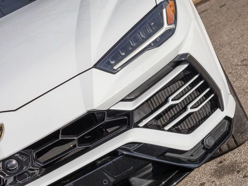Used 2022 Lamborghini Urus image 11