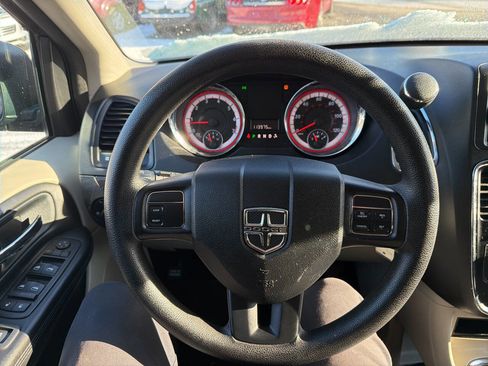 Used 2014 Dodge Grand Caravan SXT image 14