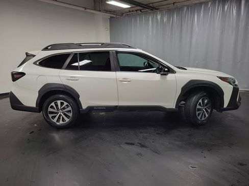 Used 2023 Subaru Outback Premium AWD/4WD image 9