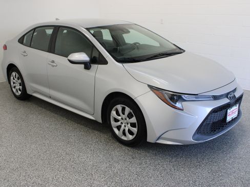 Used 2021 Toyota Corolla LE FWD image 4