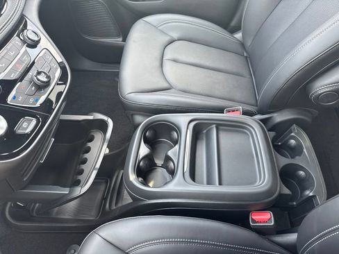 New 2027 Chrysler Pacifica Select AWD/4WD image 13