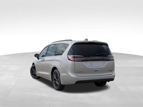 New 2026 Chrysler Pacifica Limited w/ S Appearance Package AWD/4WD image 3