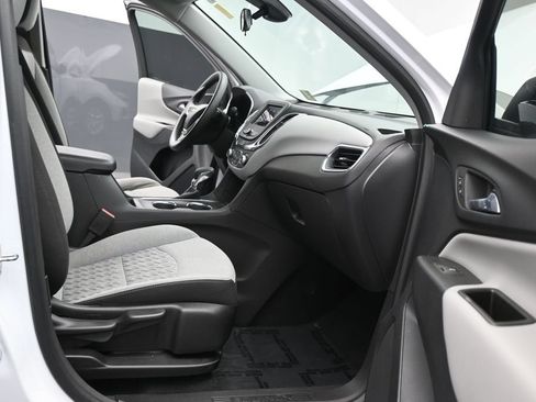 Used 2023 Chevrolet Equinox LS FWD image 18