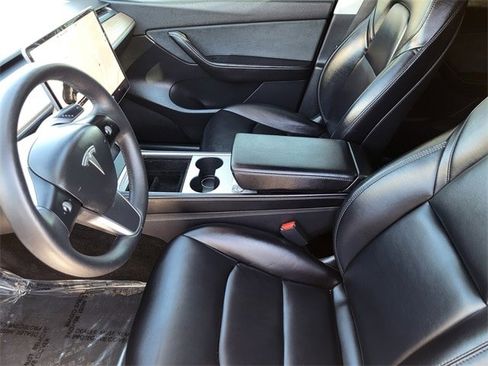 Used 2021 Tesla Model Y Long Range image 16