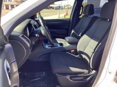 Used 2018 Jeep Grand Cherokee Laredo image 8