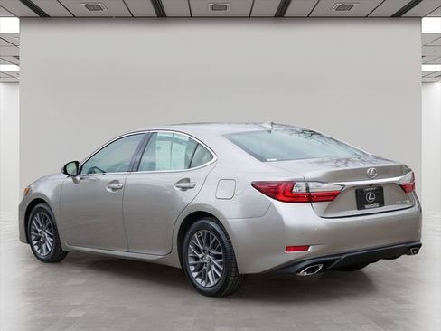 Used 2018 Lexus ES 350 w/ Navigation System Package FWD image 4