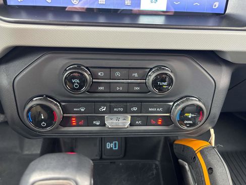 Used 2022 Ford Bronco Badlands w/ Sasquatch Package image 25