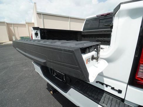 Used 2023 GMC Sierra 1500 AT4 w/ AT4 Premium Package AWD/4WD image 11