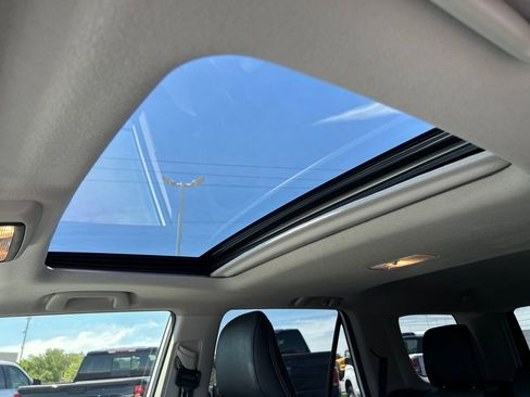 Used 2022 Toyota 4Runner SR5 Premium w/ Moonroof Package AWD/4WD image 19