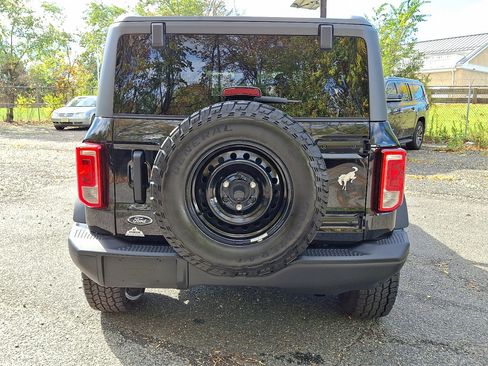 Used 2023 Ford Bronco Black Diamond image 3