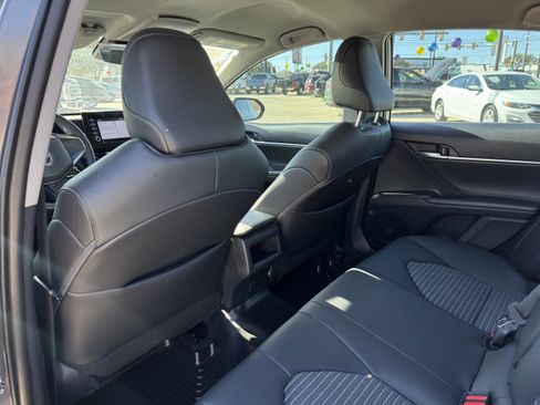 Used 2022 Toyota Camry SE image 11