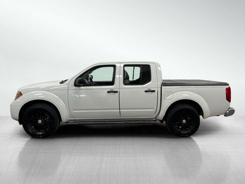 Used 2017 Nissan Frontier SV image 3