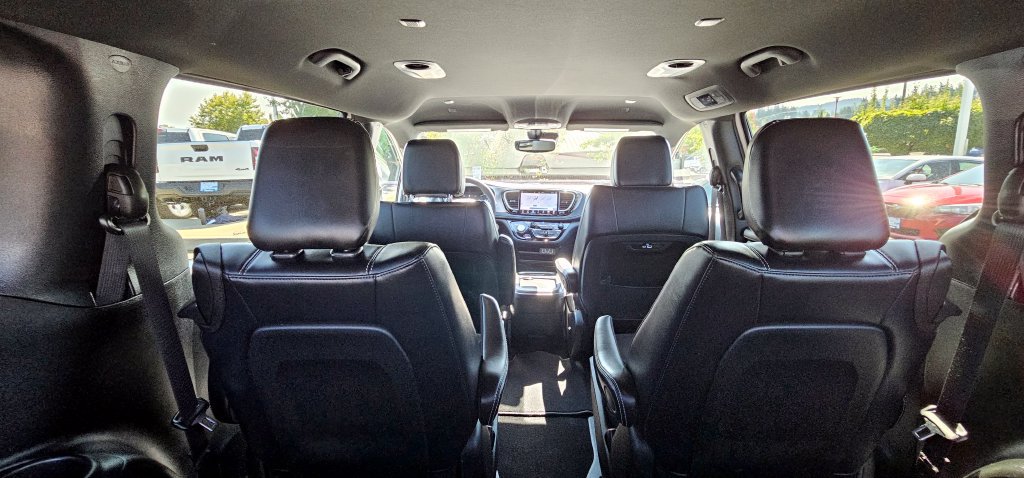 Used 2024 Chrysler Pacifica Limited FWD image 32