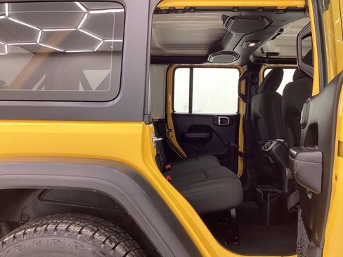 Used 2018 Jeep Wrangler Unlimited Sport image 21