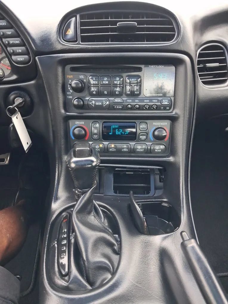 Used 2004 Chevrolet Corvette Coupe w/ Preferred Equipment Group RWD image 26