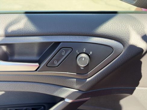 Used 2018 Volkswagen Golf 4-Door image 16