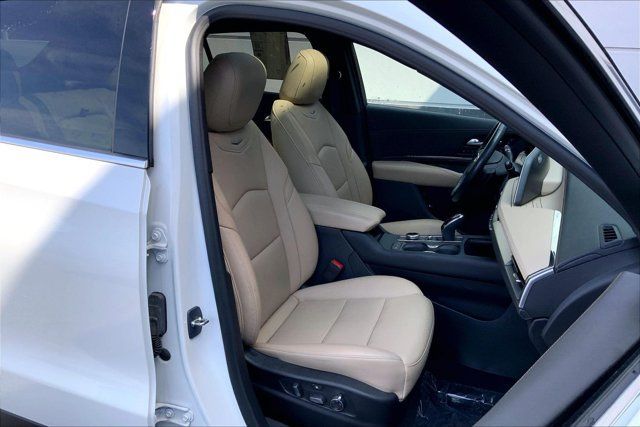 Used 2024 Cadillac XT4 Premium Luxury AWD/4WD image 6