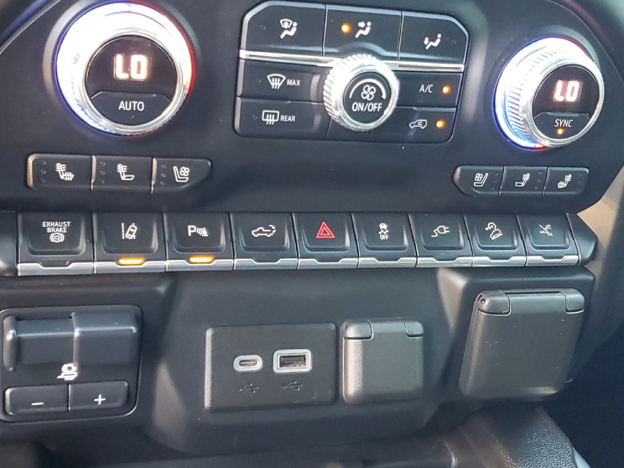 Used 2021 GMC Sierra 2500 AT4 w/ AT4 Premium Plus Package AWD/4WD image 23