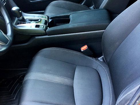 Used 2018 Honda Civic Sport image 12