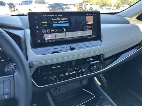 Certified 2025 Nissan Rogue SL w/ SL Premium Package AWD/4WD image 29