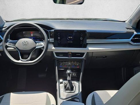 New 2026 Volkswagen Taos SE FWD image 18