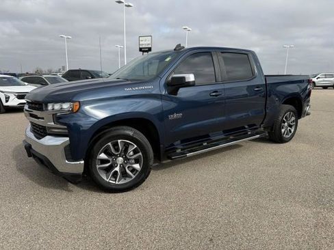 Used 2021 Chevrolet Silverado 1500 LT image 2