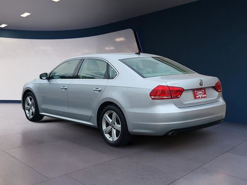 Used 2014 Volkswagen Passat 2.5 SE image 3
