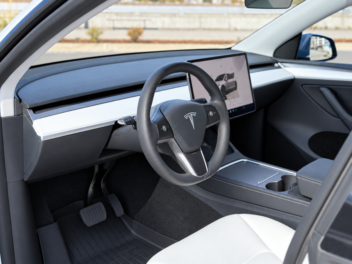 Used 2022 Tesla Model Y Long Range AWD/4WD image 12