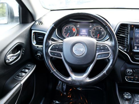 Used 2020 Jeep Cherokee Limited image 22