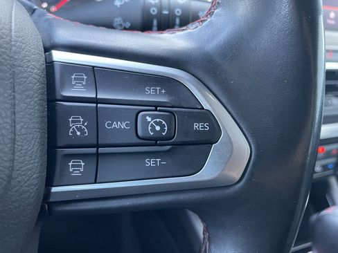 Used 2022 Jeep Compass Trailhawk w/ Trailhawk Convenience Group AWD/4WD image 21