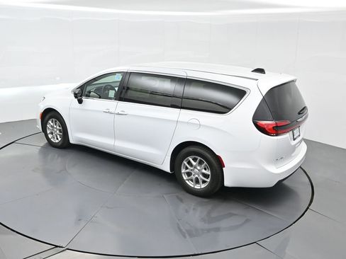 New 2026 Chrysler Pacifica Select image 51