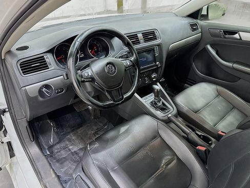 Used 2017 Volkswagen Jetta SE image 17