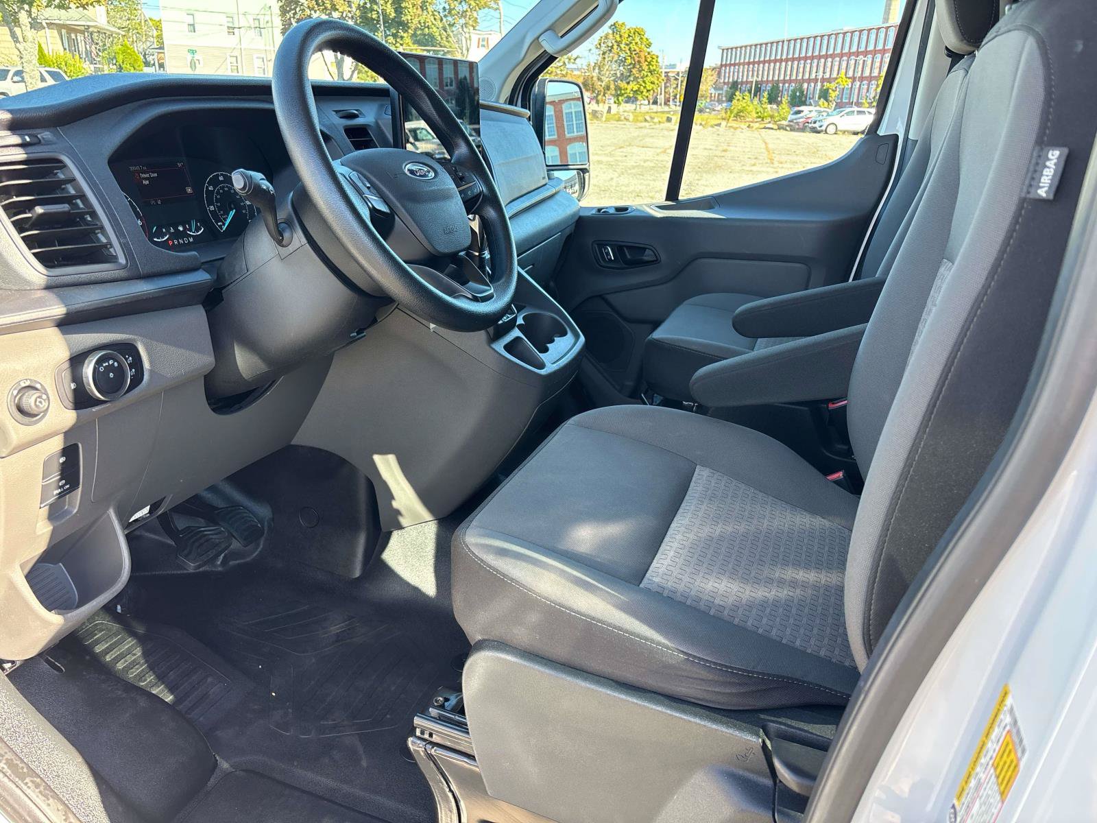 Used 2022 Ford Transit 350 XLT RWD image 11