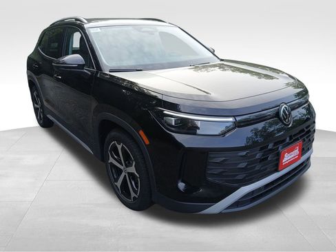 New 2025 Volkswagen Tiguan SE image 7