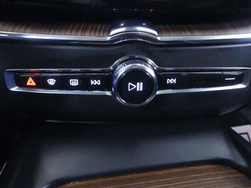 Used 2024 Volvo XC60 B5 Plus w/ Protection Package Premier AWD/4WD image 17
