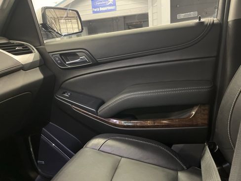 Used 2019 Chevrolet Suburban LT image 15