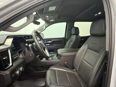Used 2025 GMC Sierra 1500 Denali w/ Technology Package AWD/4WD image 5