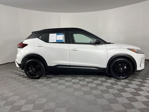 Used 2023 Nissan Kicks SR FWD image 13