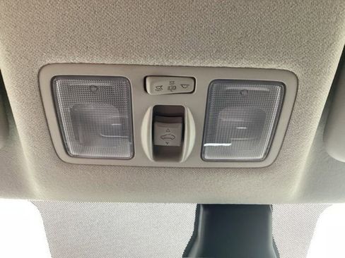 Used 2025 Hyundai Venue SEL FWD image 22