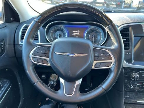 Used 2017 Chrysler 300 C image 11