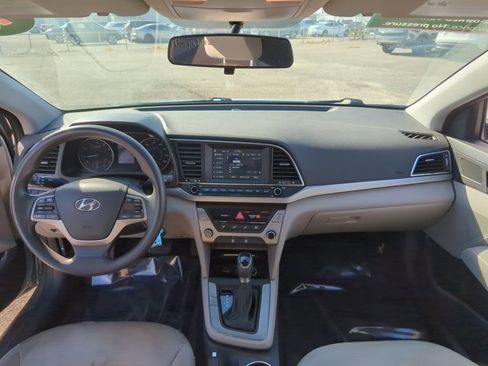 Used 2017 Hyundai Elantra SE image 16