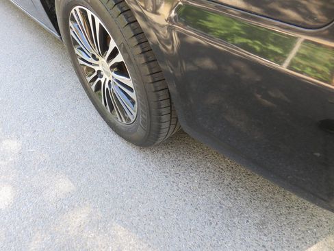 Used 2014 Chrysler Town & Country S FWD image 32