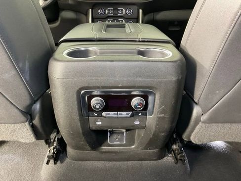 Used 2023 Chevrolet Suburban Premier image 18