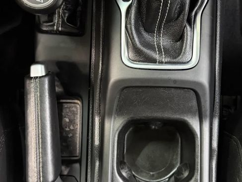Used 2022 Jeep Wrangler Unlimited Sahara AWD/4WD image 15