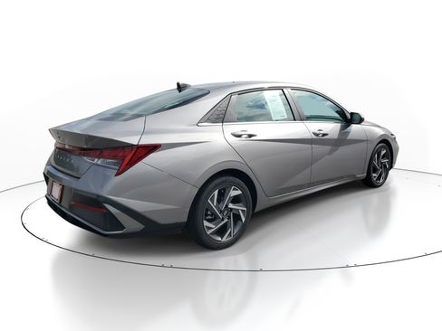 Used 2025 Hyundai Elantra SEL FWD image 6