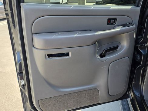 Used 2005 Chevrolet Avalanche Z71 w/ Preferred Equipment Group image 18