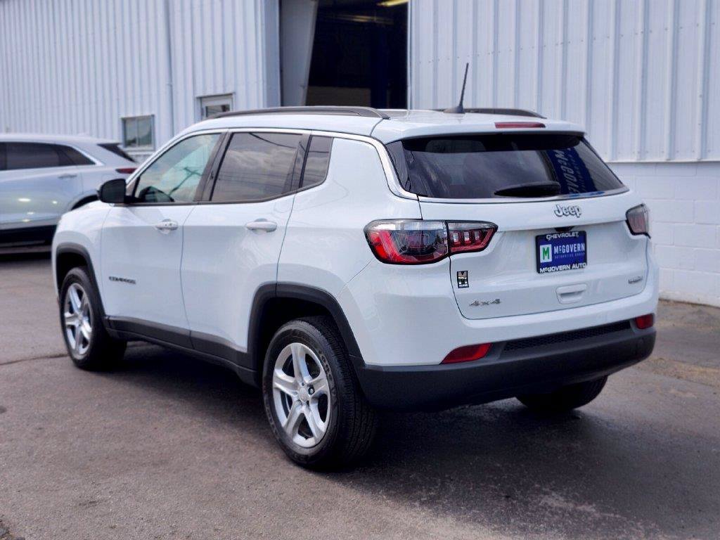 Used 2023 Jeep Compass Latitude AWD/4WD image 3