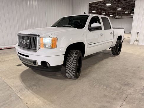 Used 2010 GMC Sierra 1500 Denali image 3