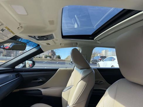 Used 2020 Lexus ES 300h w/ Premium Package image 20