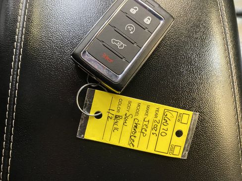 Used 2025 Jeep Grand Cherokee L Limited w/ Black Appearance Package image 50